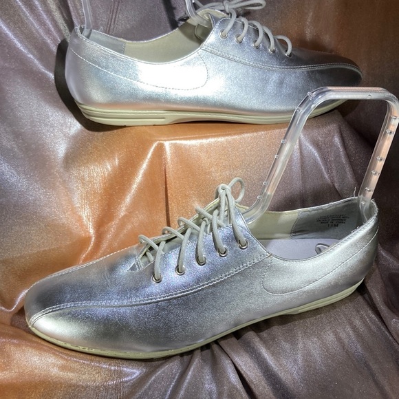 armie Shoes - VINTAGE 90’s bowling style silver lace up flats size 11 box 6‎ fits like 11.